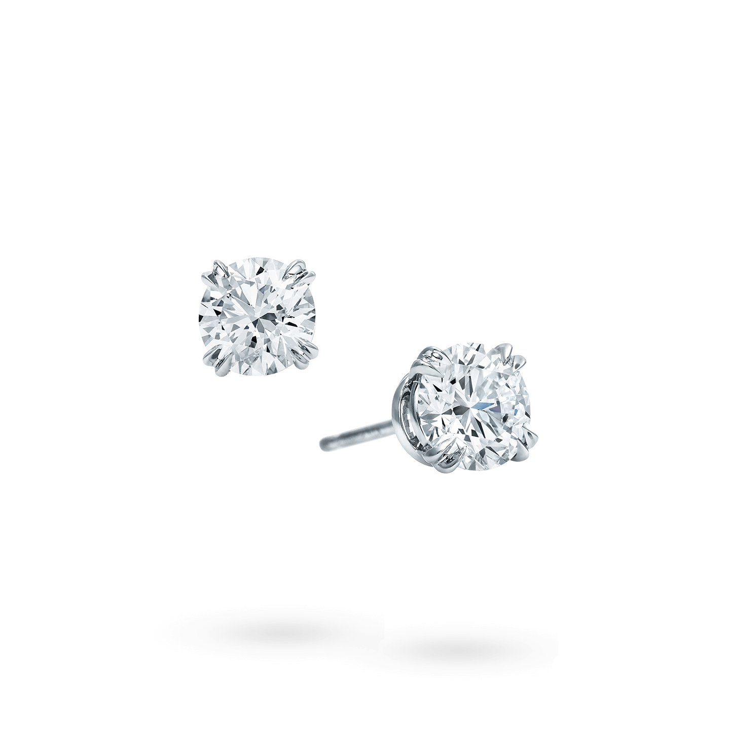 Angled view of the Round Brilliant Diamond Earstuds